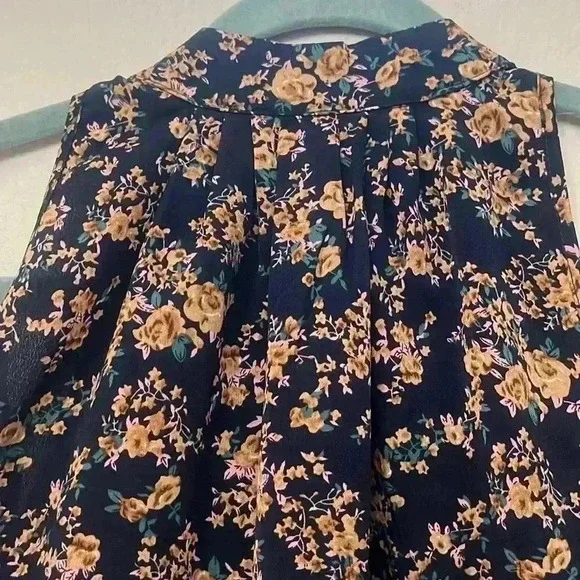 Navy Floral Blouse Tank, Size M - Picture 3 of 5